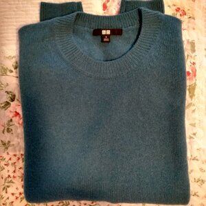 Uniqlo, cashmere sweater, size small